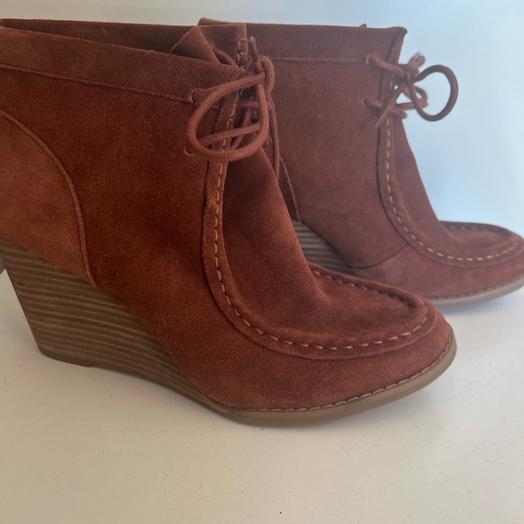 Lucky Brand Ysabel Rust Suede Wedge Boots in size 8 - Picture 7 of 9